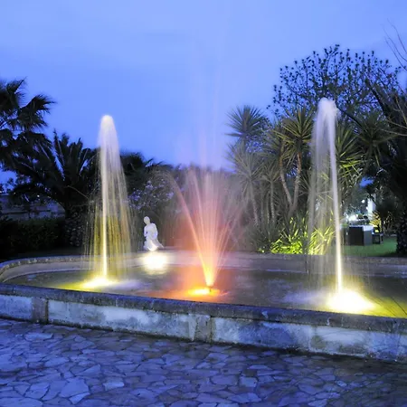 Masseria Grottella 4* אבטראנה